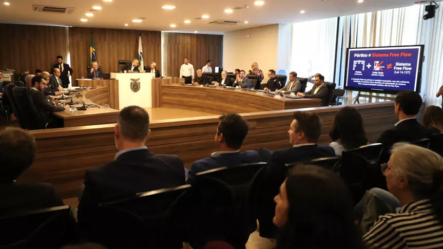 Parlamentares, prefeitos, concessionárias e ANTT debatem pedágio eletrônico no Paraná